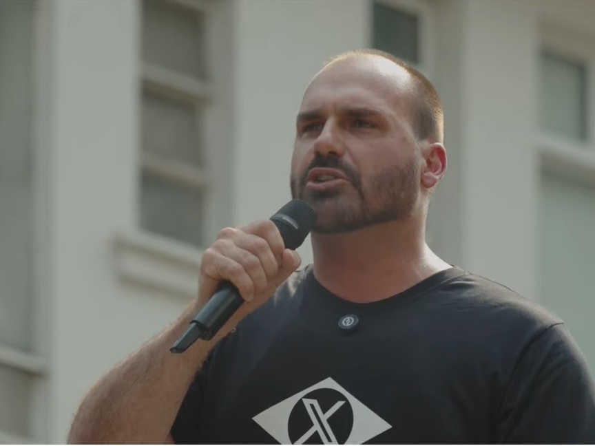 PT solicita urgência na cassação de Eduardo Bolsonaro por ações no exterior