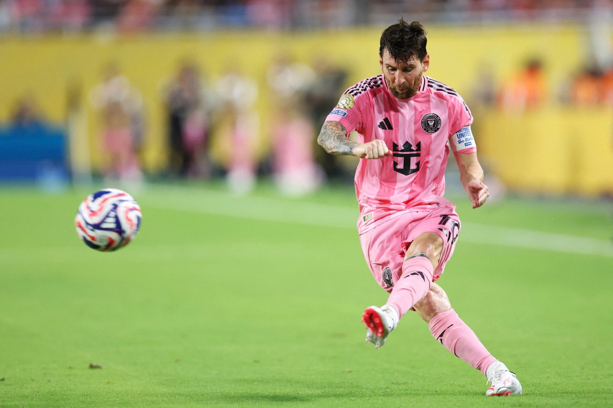 Messi estreia na Copa do Mundo de Clubes com desempenho abaixo das expectativas