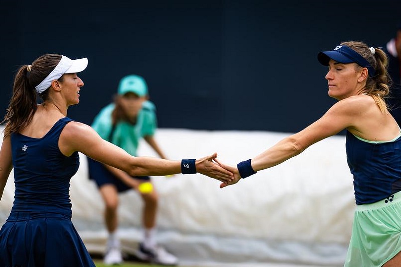 Stefani e Babos são eliminadas na segunda rodada de duplas no torneio canadense