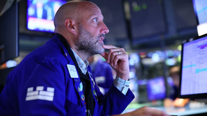 Futuros de ações sobem em meio à incerteza econômica e tarifas comerciais