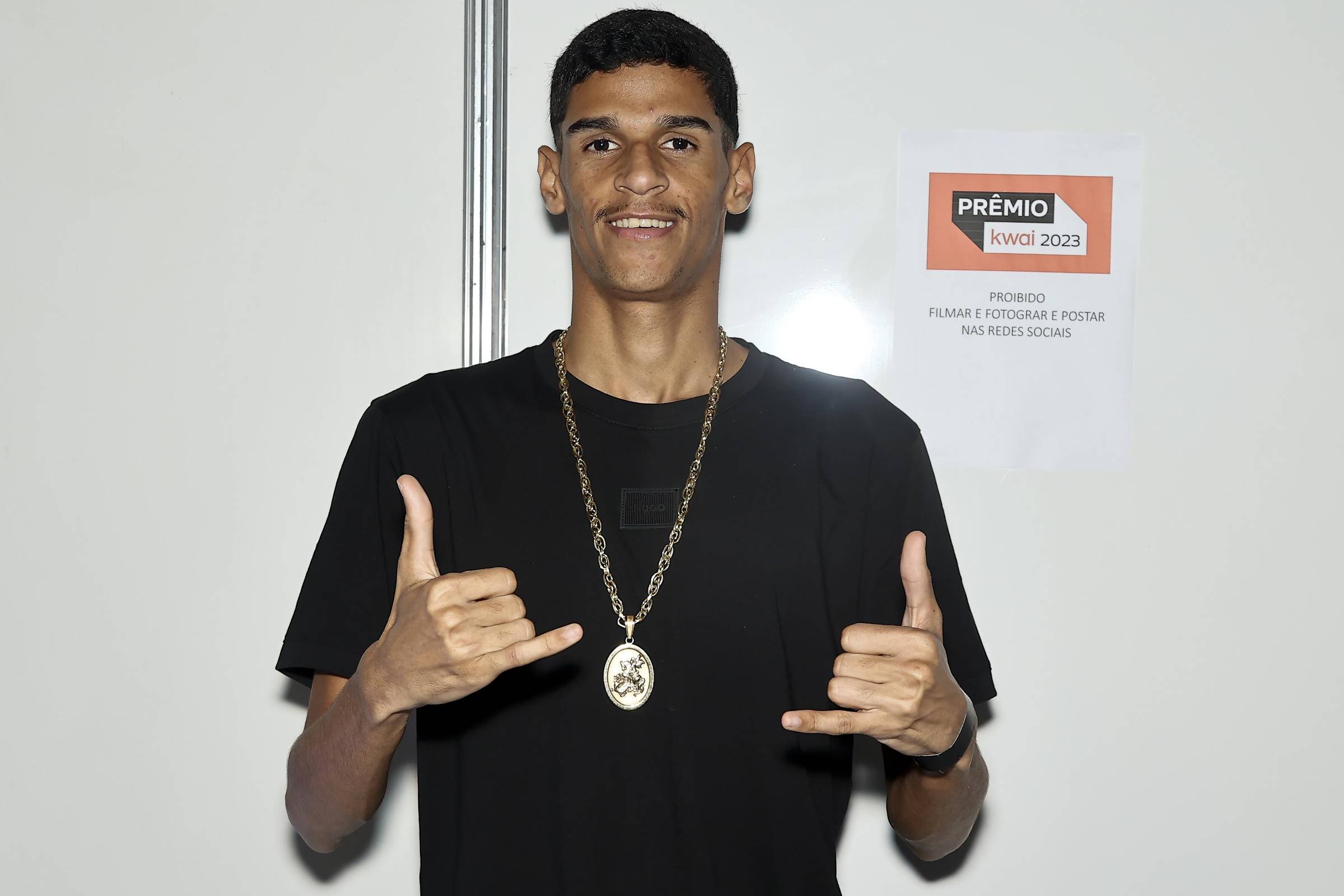 Luva de Pedreiro vai leiloar boneco com seu rosto para pagar multa de R$ 3 milhões (Foto: Paulo Spaca/Agnews)