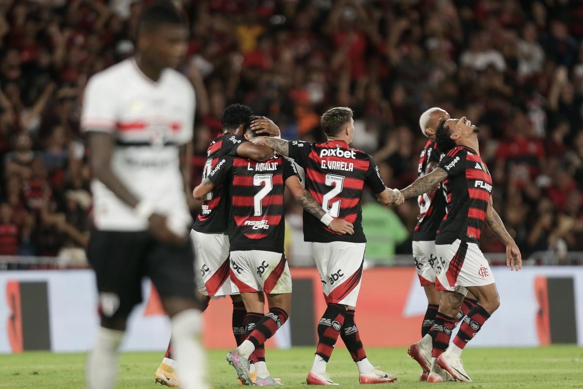 Flamengo busca vitória contra o Santos na Vila Belmiro em confronto decisivo