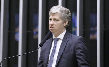 Bolsonaristas apresentam projeto para facilitar impeachment de ministros do STF