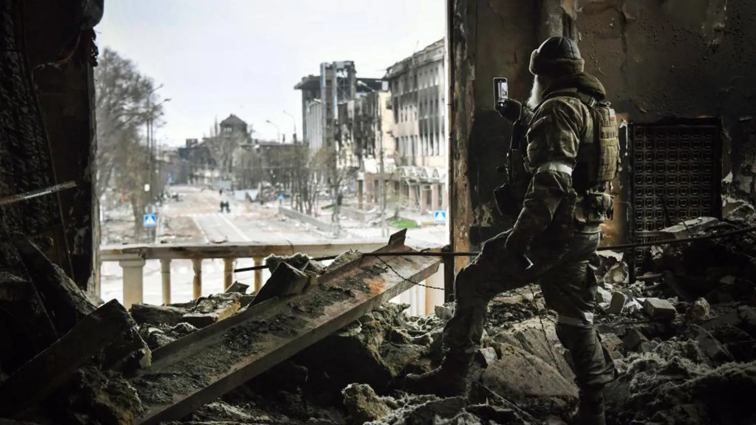 Moradores de Mariupol desmentem relatos russos sobre a cidade ocupada