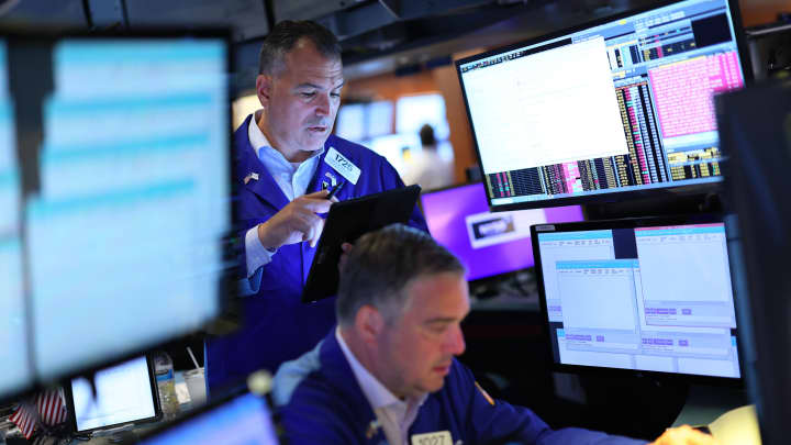 Mercados europeus iniciam a semana em baixa devido à ameaça de tarifas comerciais