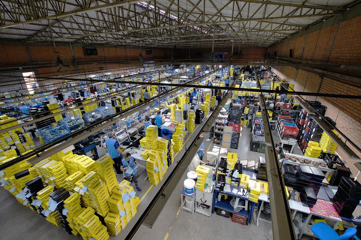 Incertezas sobre embarques para os EUA afetam mercado brasileiro e empresas locais