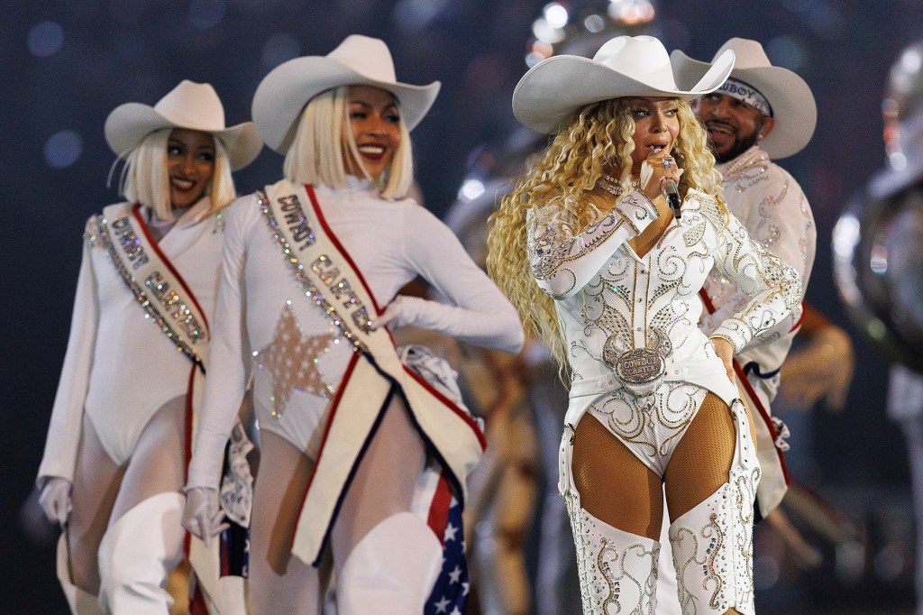 "Beyoncé Bowl pode superar 'SNL50' na premiação do Emmy 2025"