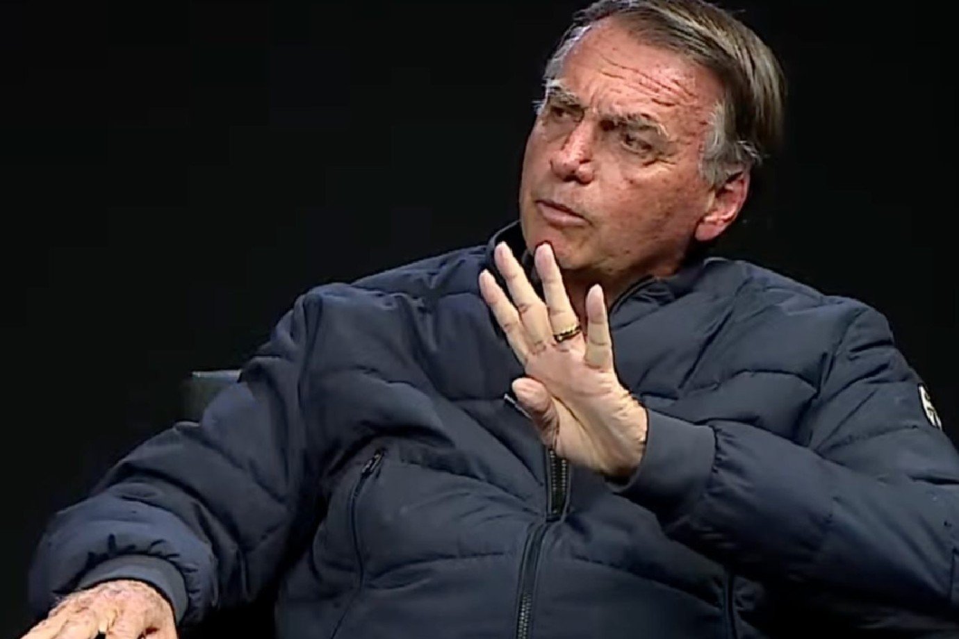 Bolsonaro classifica uso de tornozeleira como 'suprema humilhação' e reafirma permanência no Brasil