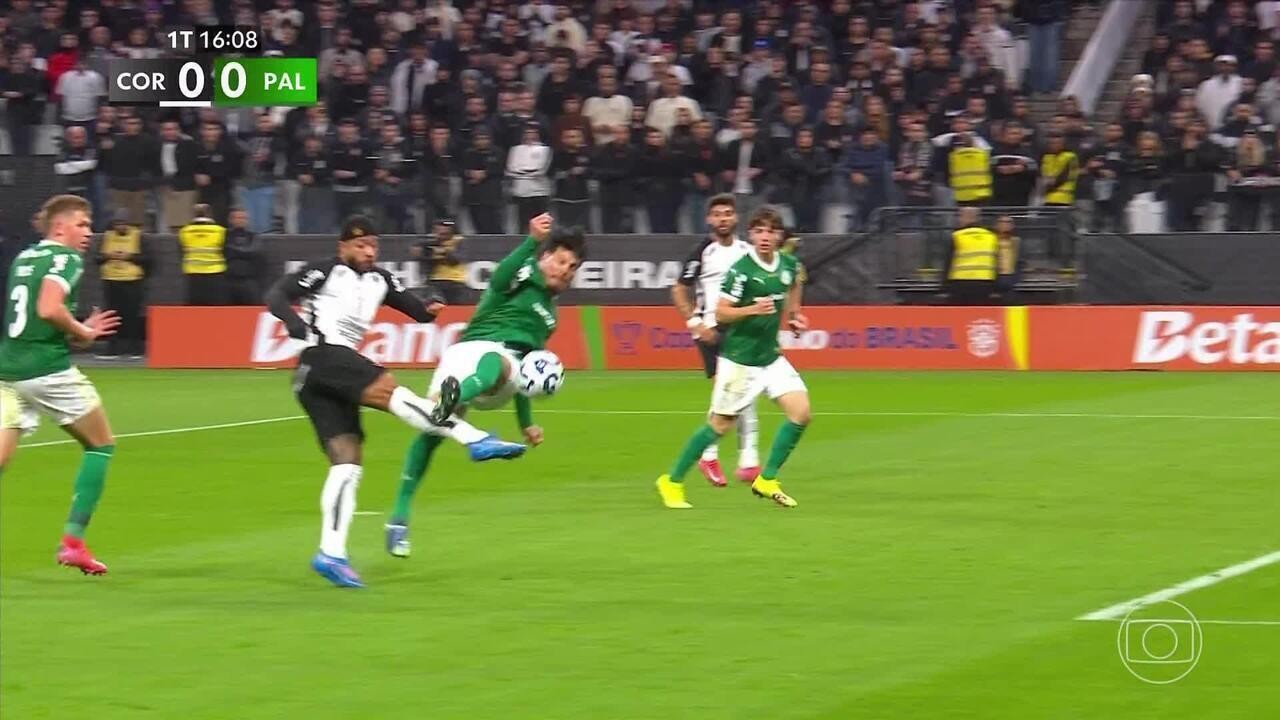 Memphis mostra lesão na perna após entrada de Gómez em partida intensa