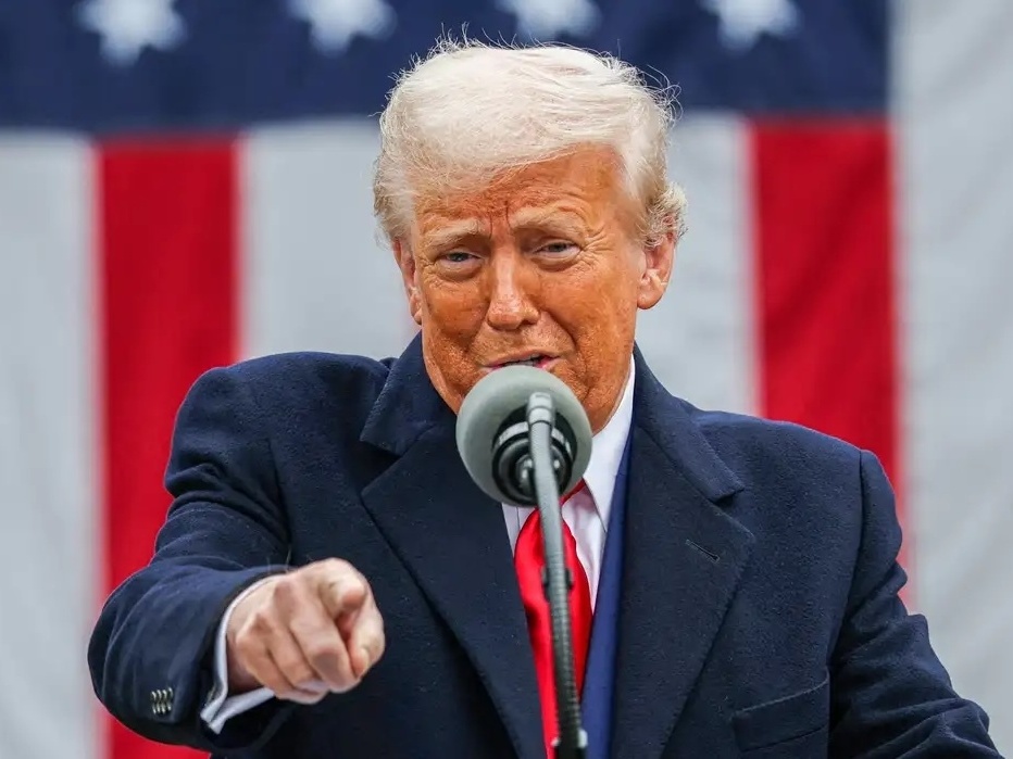 Bolsonaristas aprovam moção de louvor a Trump em sessão conturbada na câmara
