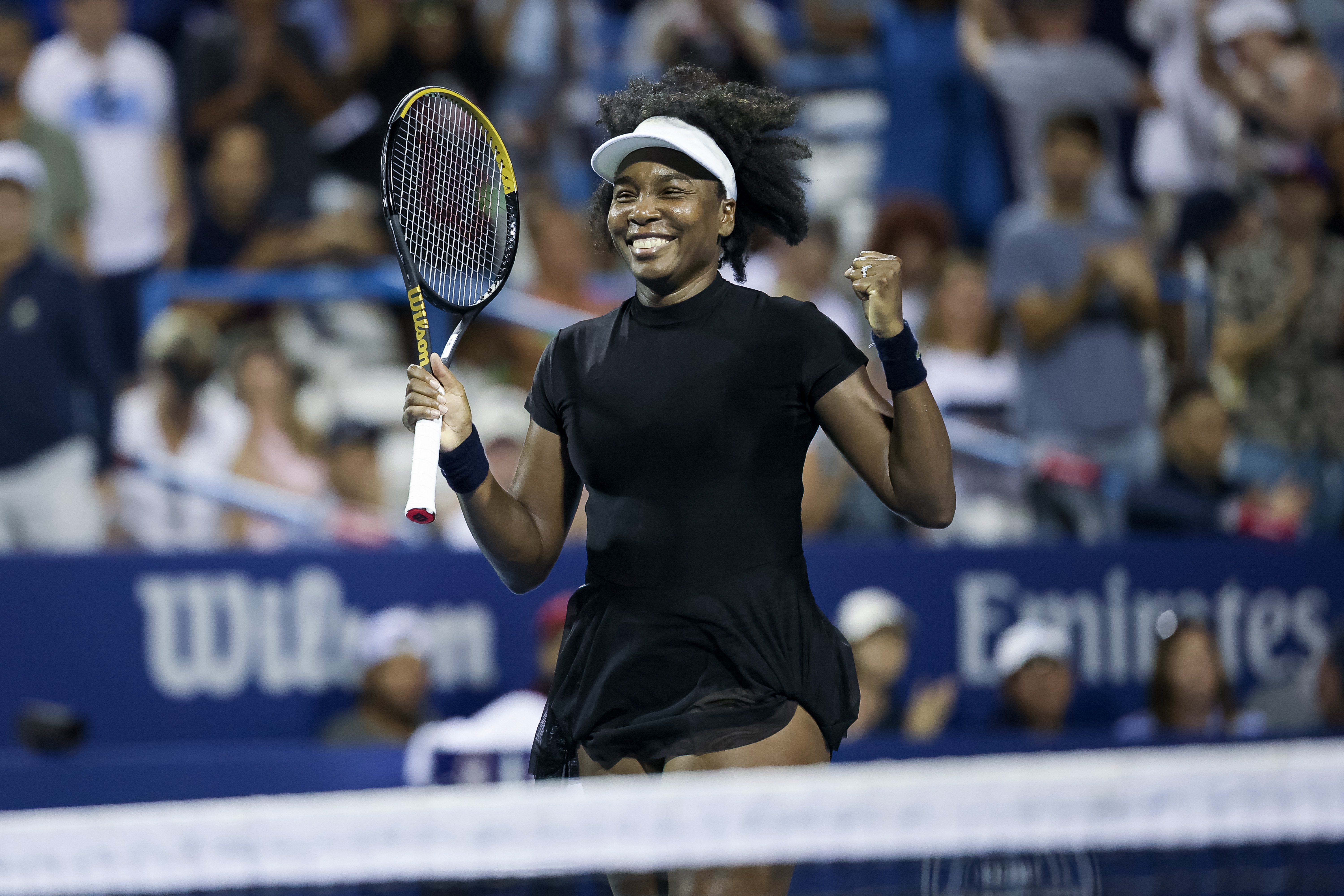 Venus Williams vence jogo de simples e se destaca como tenista mais velha a triunfar