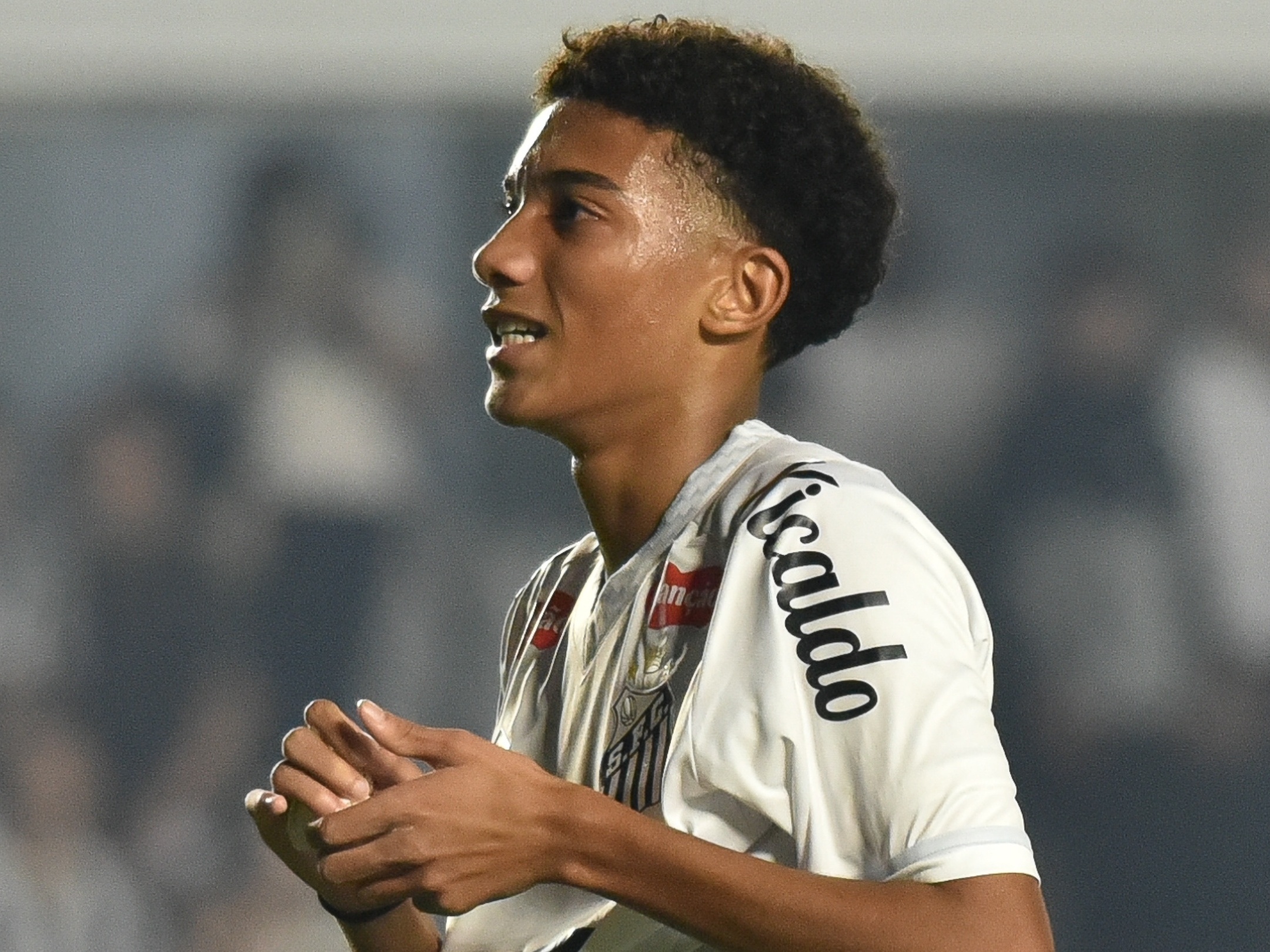 Robinho Jr se destaca e conquista espaço no Santos sem sentir pressão
