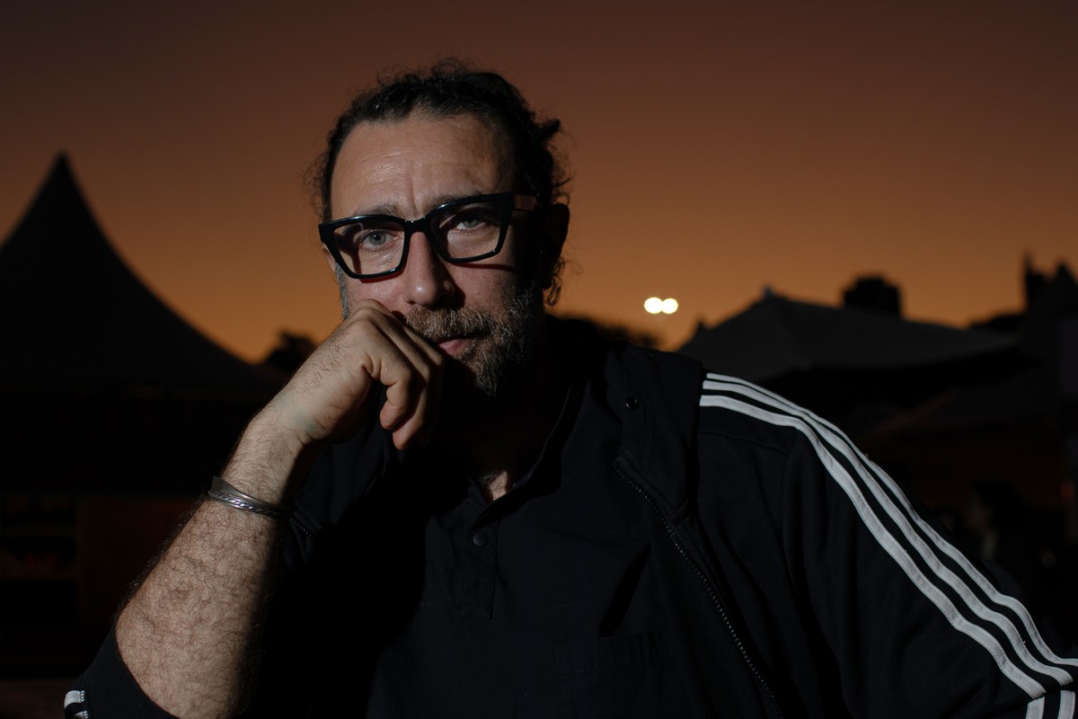 Ghayath Almadhoun lança livro sobre genocídio e experiência de refugiado no Brasil