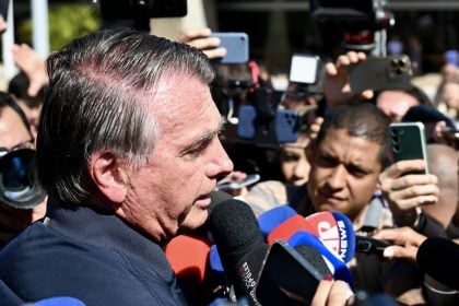 Bolsonaro sanciona lei que tipifica crime de atentado à soberania nacional