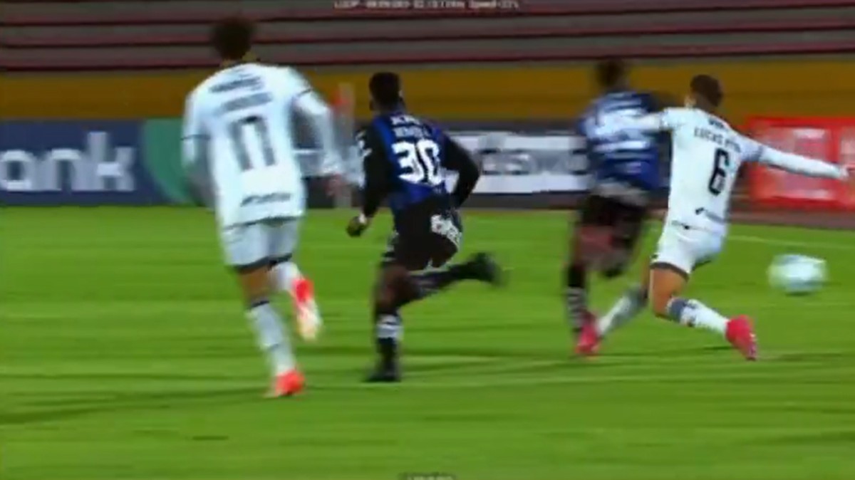 Vasco fica com um a menos após expulsão de Piton contra o Independiente Del Valle