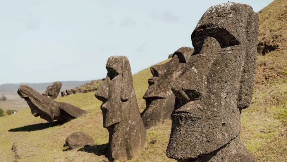 Estátuas da Ilha de Páscoa sofrem degradação e risco de desaparecimento