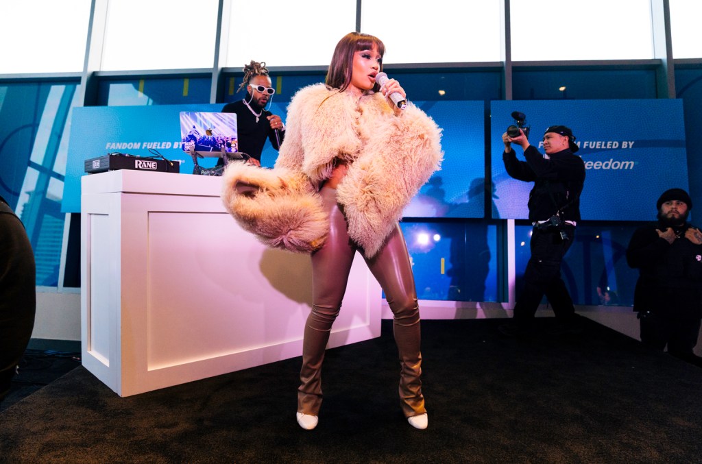 Saweetie lança nova música 'Boffum' antes de turnê na Austrália