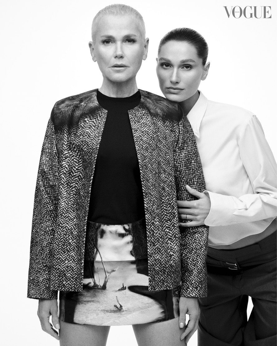 Xuxa e Sasha Meneghel na edição de maio de 2025 da Vogue Brasil, que celebra 50 anos no país (Foto: Mariana Maltoni/Vogue Brasil)