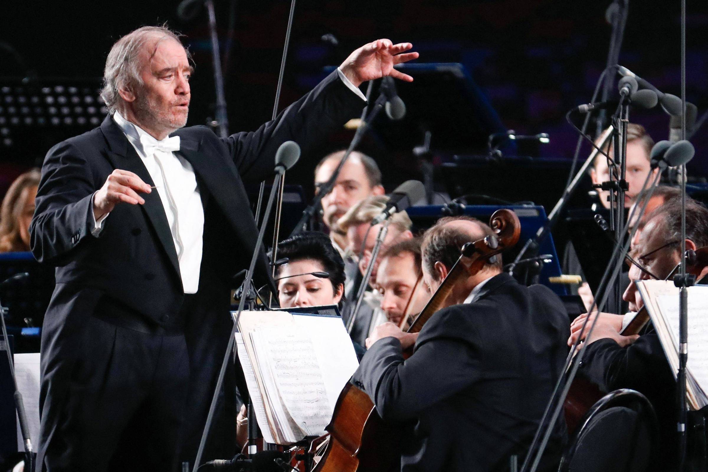 Rússia critica Itália por discriminação ao cancelar concerto de maestro pró-Putin