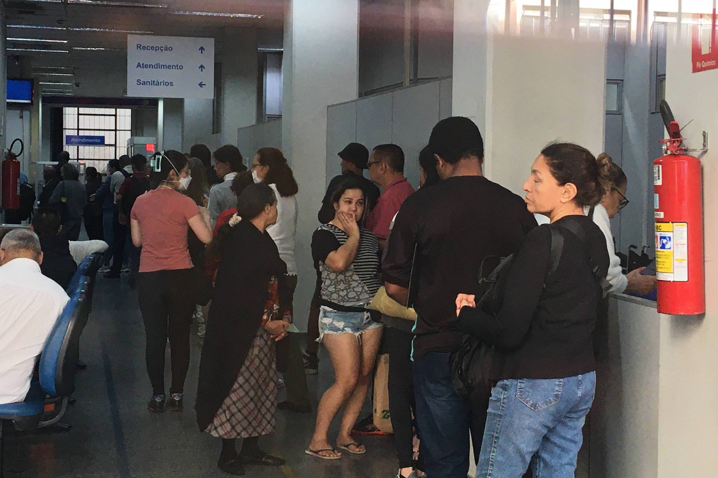 Fila de atendimento de agência do INSS em São Paulo (Foto: Alex Avelino/Folhapress)