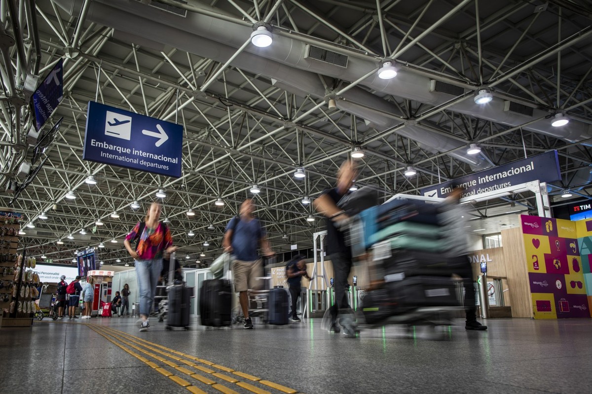 Gastos do governo federal com viagens ultrapassam R$ 800 milhões em 2025