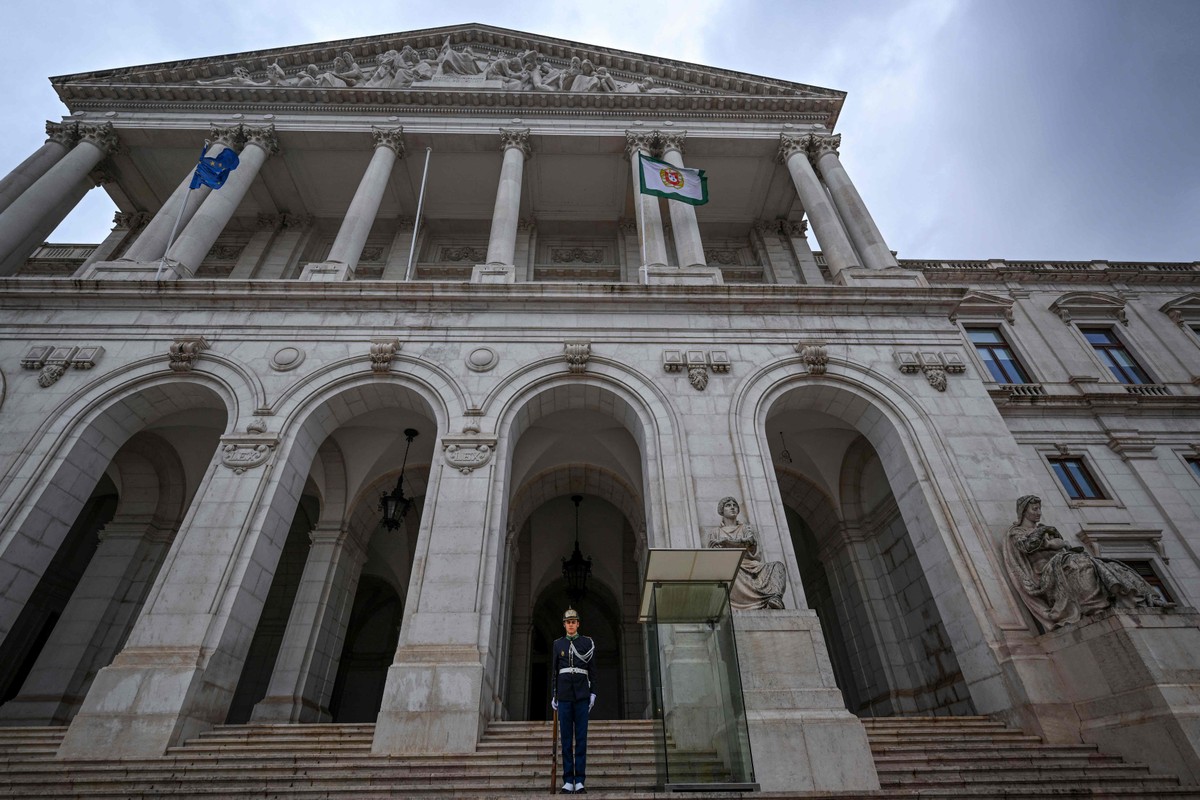 Governo de Portugal aprova pacote anti-imigração alinhado à ultradireita