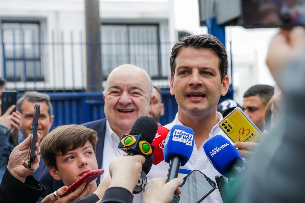Ministério Público pede cassação de prefeito e vice de Curitiba por abuso de poder