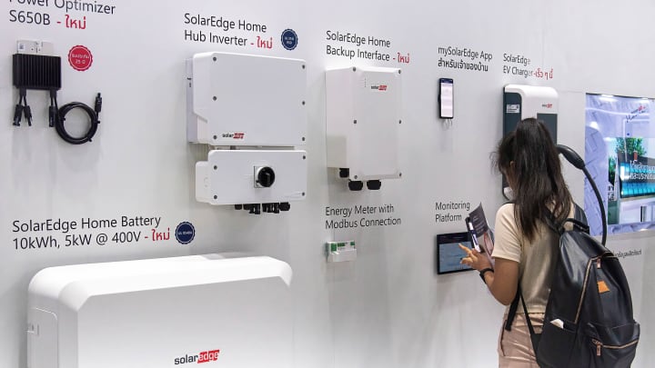 Goldman Sachs recomenda venda de ações de empresa solar em alta