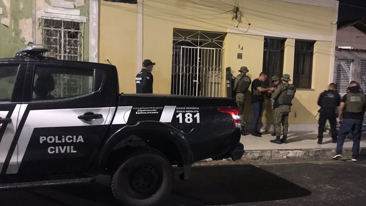 Polícia realiza operação em três estados para capturar traficantes de drogas