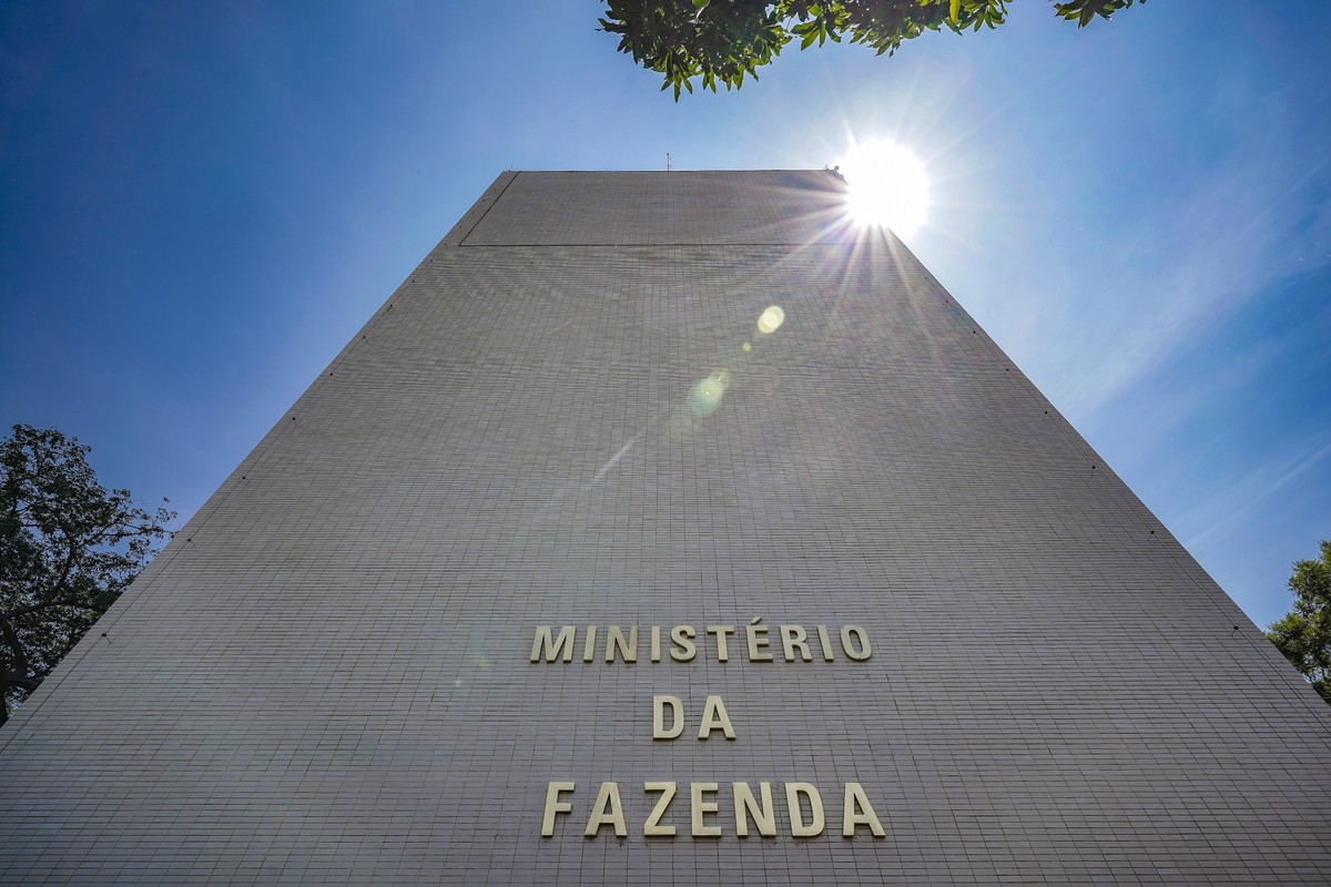 Fazenda projeta crescimento de 2,5% no PIB e queda da inflação para o próximo ano