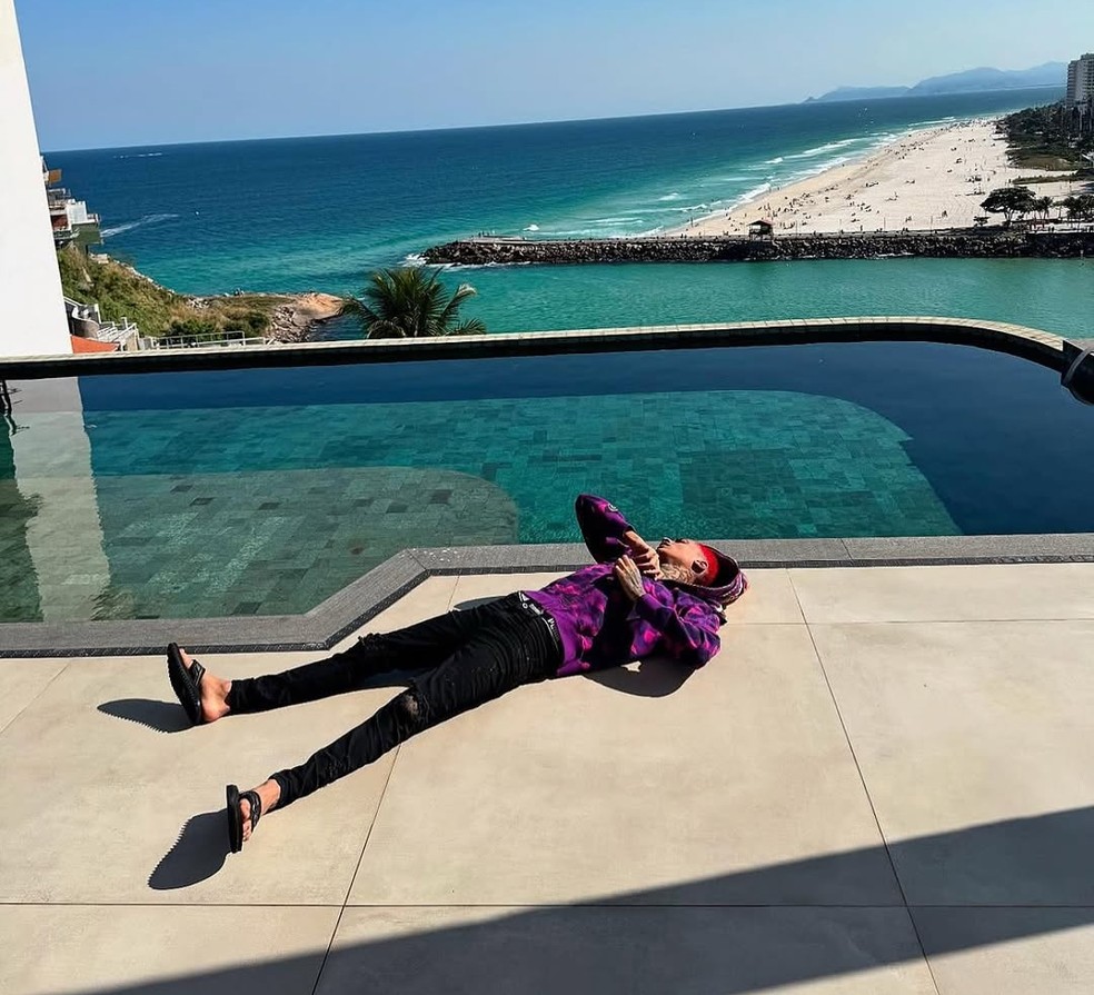 Oruam entrega mansão de luxo com piscina infinita e vista deslumbrante após prisão