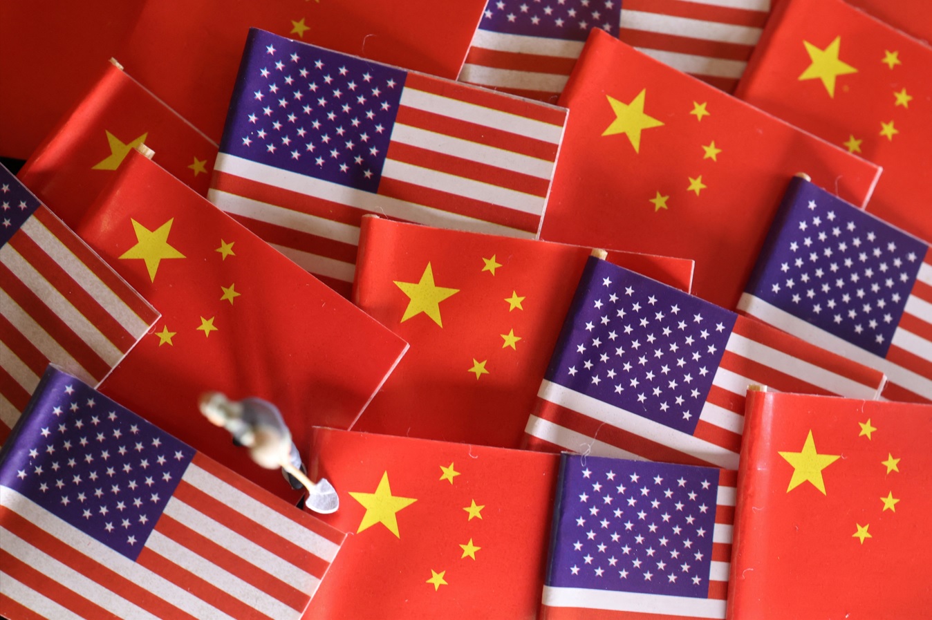 EUA e China reiniciam negociações tarifárias e Focus traz dados da Dívida Pública