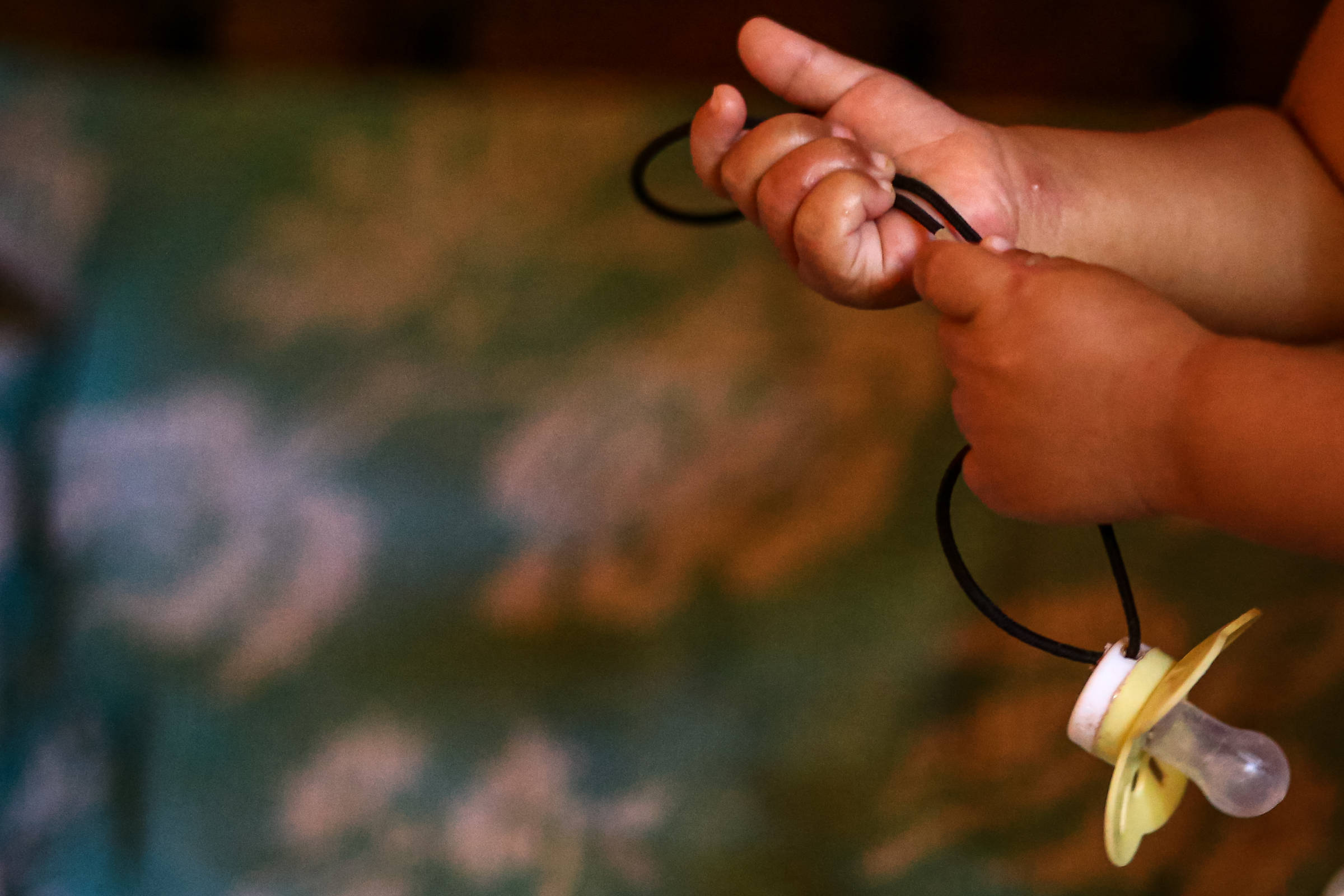 Violência sexual infantil online e presencial revela conexões alarmantes