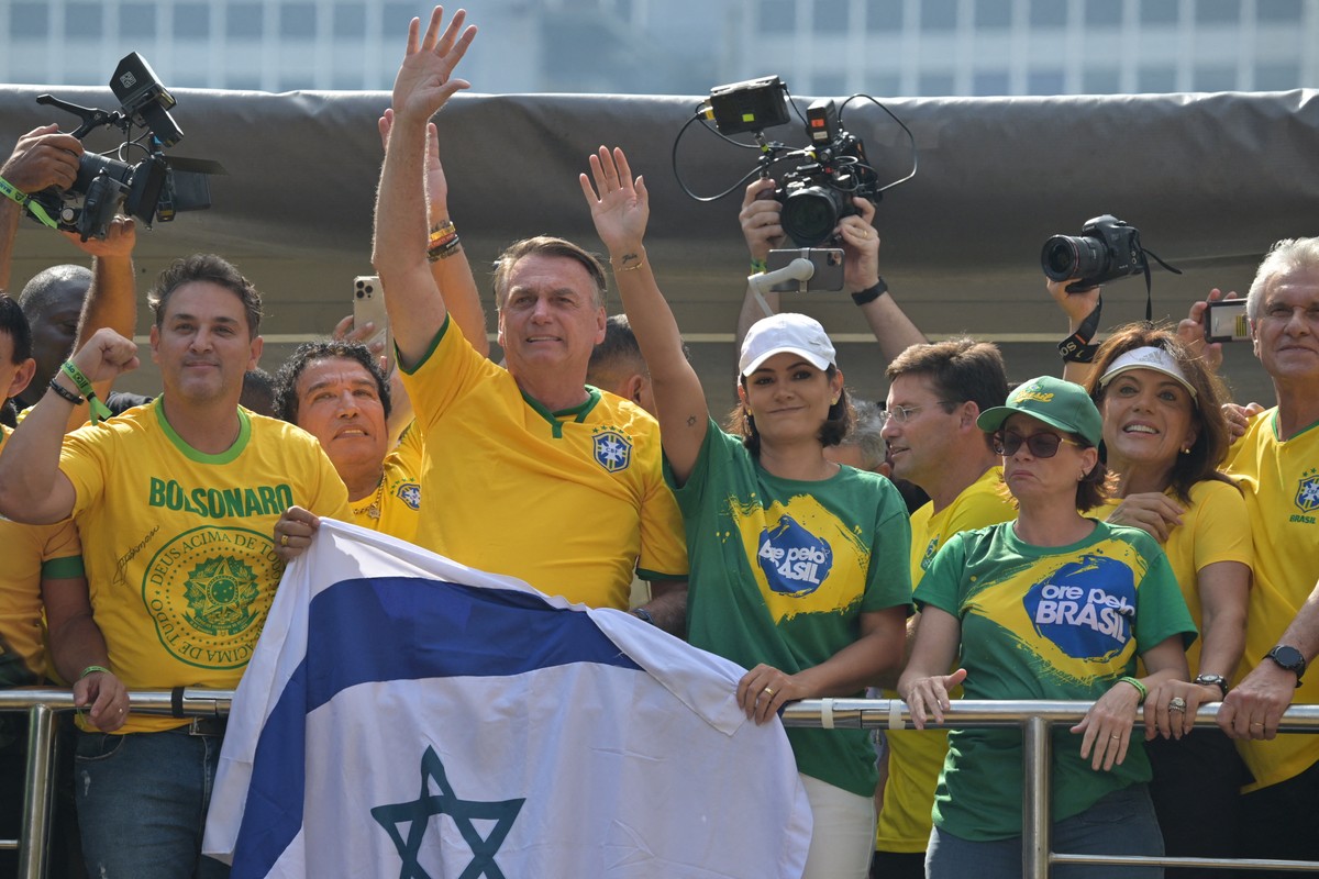 Michelle Bolsonaro se distancia de Jair e gera repercussão no cenário político