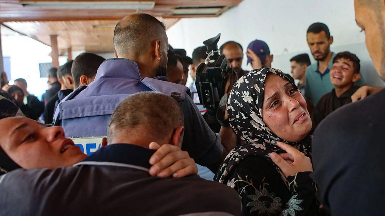 Israel ataca hospital em Gaza e mata cinco, incluindo três jornalistas