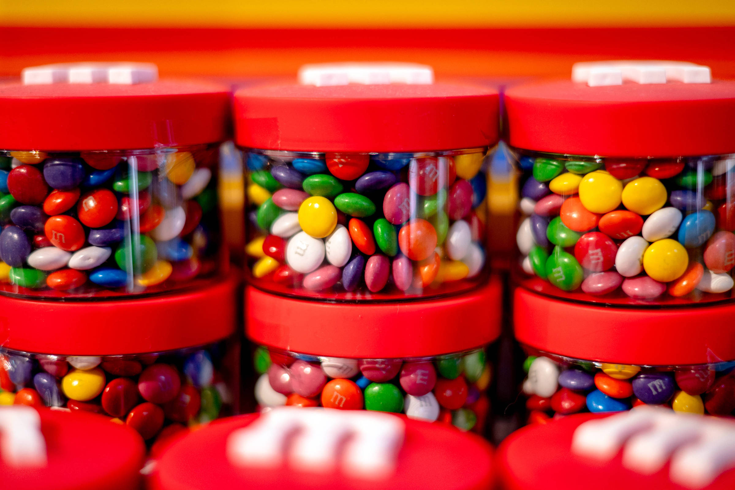 Secretário de Saúde dos EUA enfrenta oposição à eliminação de corantes em M&M's