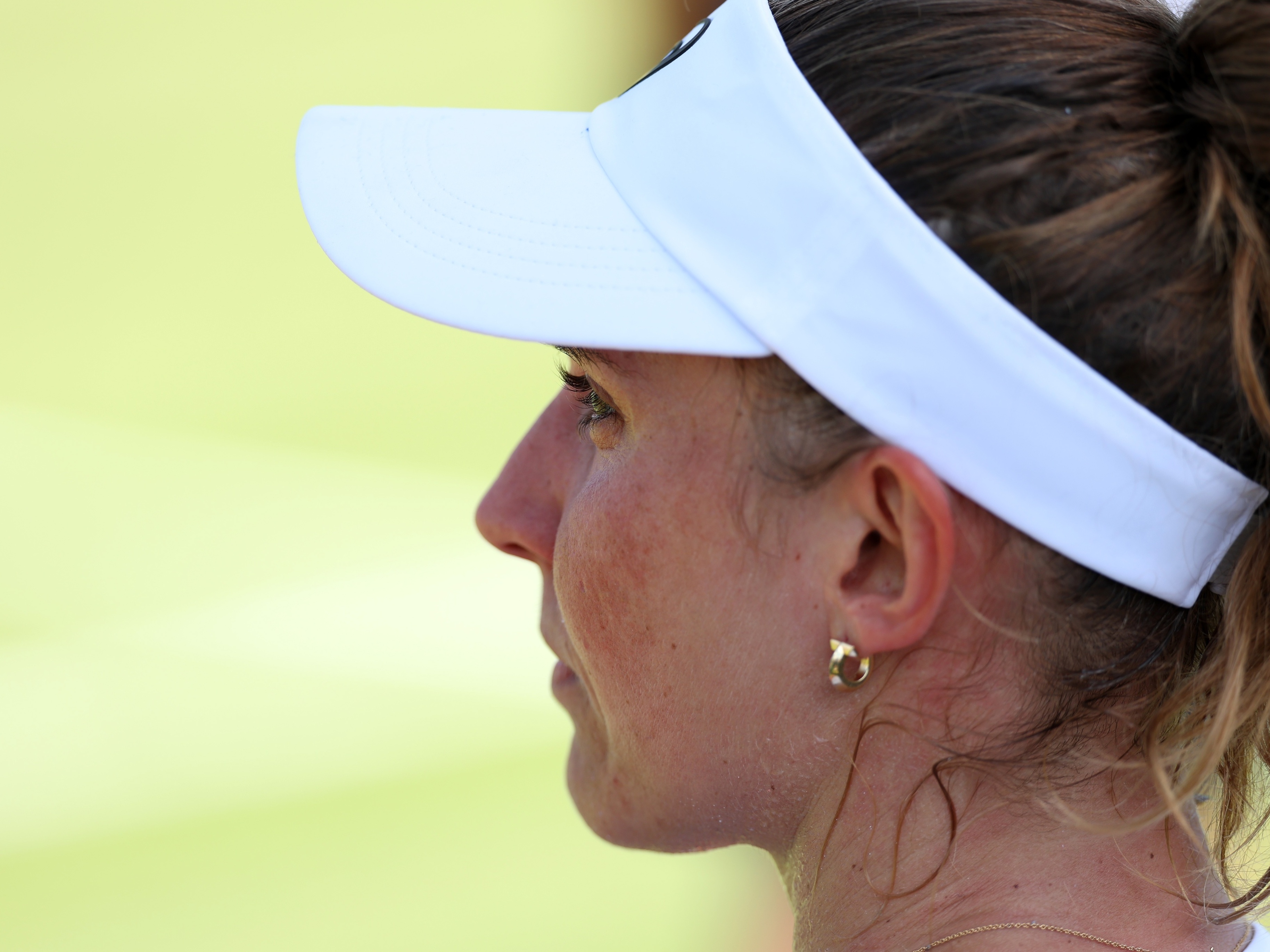 Bia Haddad é eliminada em Wimbledon após desempenho fraco contra tenista húngara