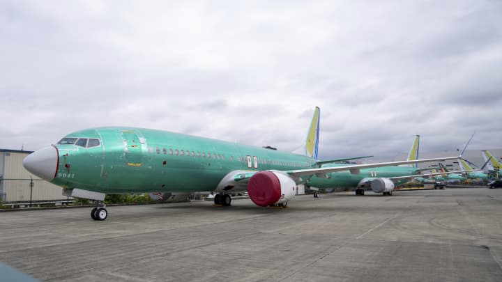 Boeing entrega maior número de aviões desde 2023 com aumento na produção do 737 Max