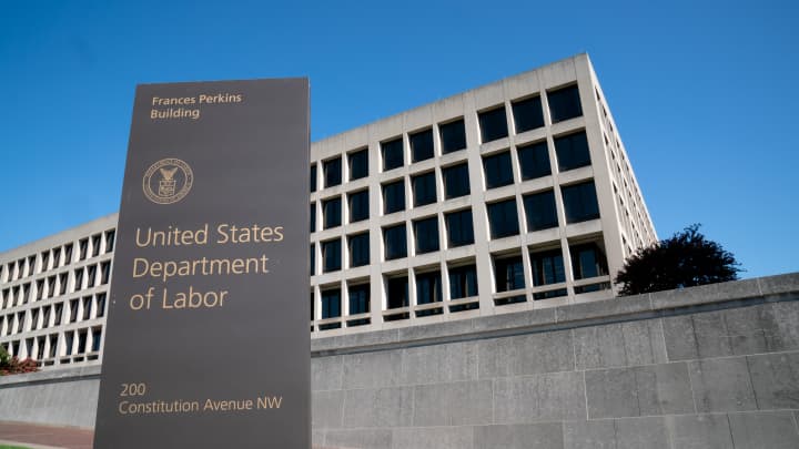 Trump demite chefe de estatísticas após divulgação de dados de emprego decepcionantes