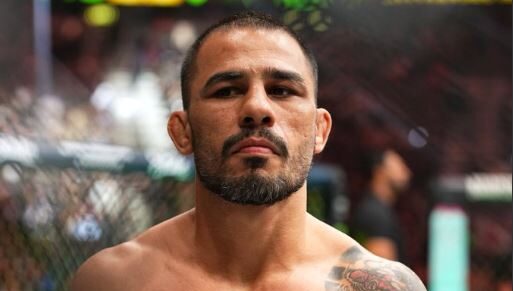 Alexandre Pantoja finalizou Kai Asakura no UFC 310. (Foto: Reprodução/Instagram/UFC)