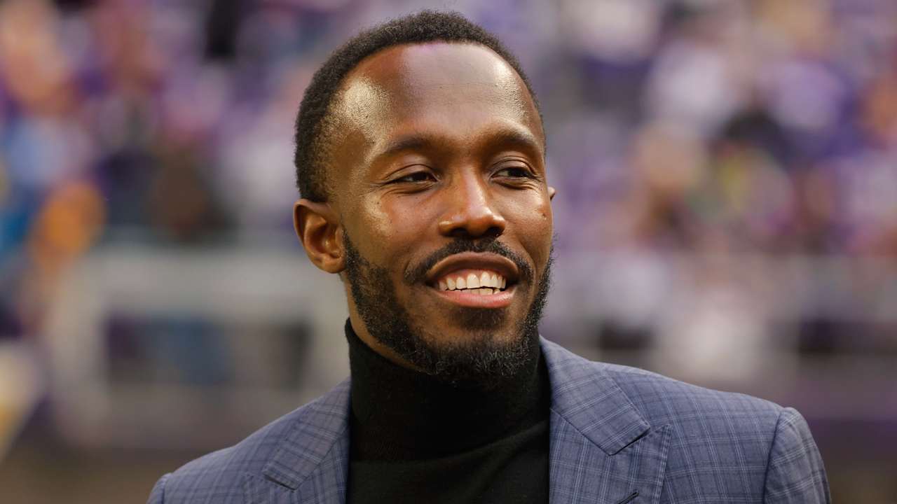 Vikings renovam contrato do gerente geral Kwesi Adofo-Mensah por vários anos