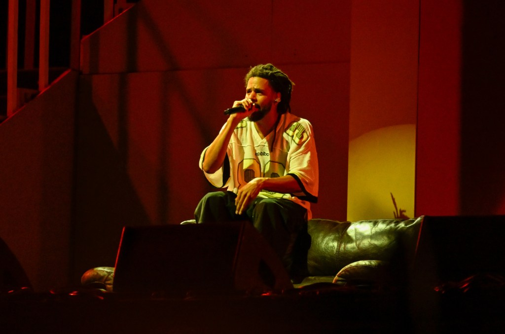 J. Cole mostrou apoio a Kanye West no Festival Dreamville 2025. (Foto: Reprodução)