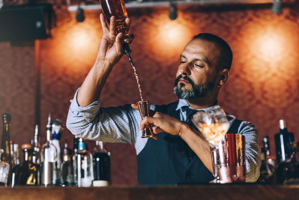 Barmans revelam por que o cocktail é o favorito nas coquetelarias