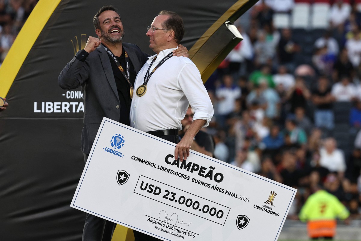 Botafogo enfrenta desafios na busca por novo treinador após saída de Artur Jorge