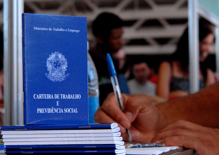 Maior nível de emprego e renda pressiona demanda por serviços (Foto: Wikimedia Commons)