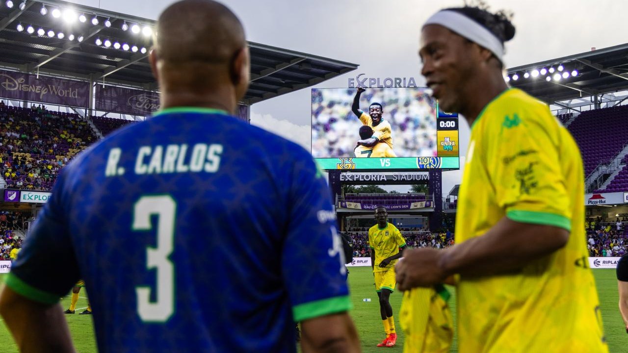 Ronaldinho e Roberto Carlos organizam partida beneficente nos Estados Unidos