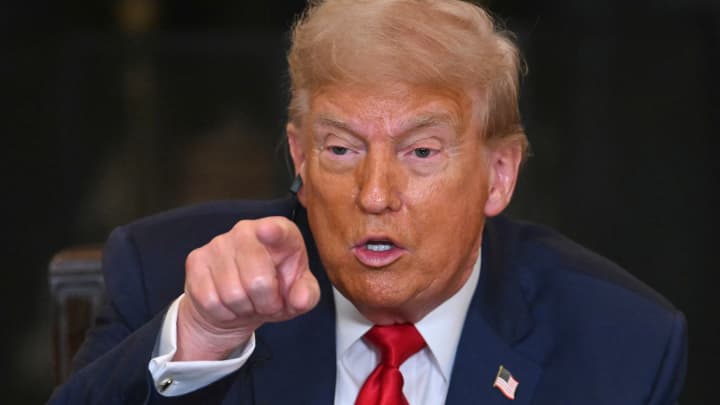Trump impõe tarifa de 50% sobre produtos brasileiros em retaliação a Bolsonaro