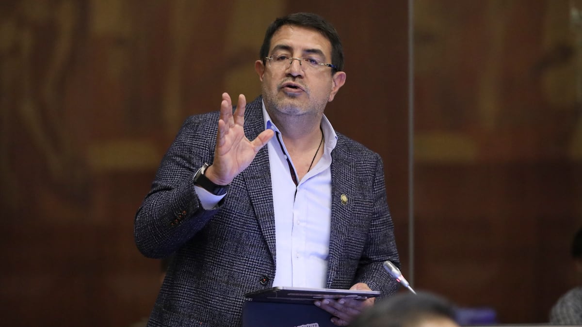 Legislador correísta é denunciado por abuso sexual e propõe redução da idade de consentimento