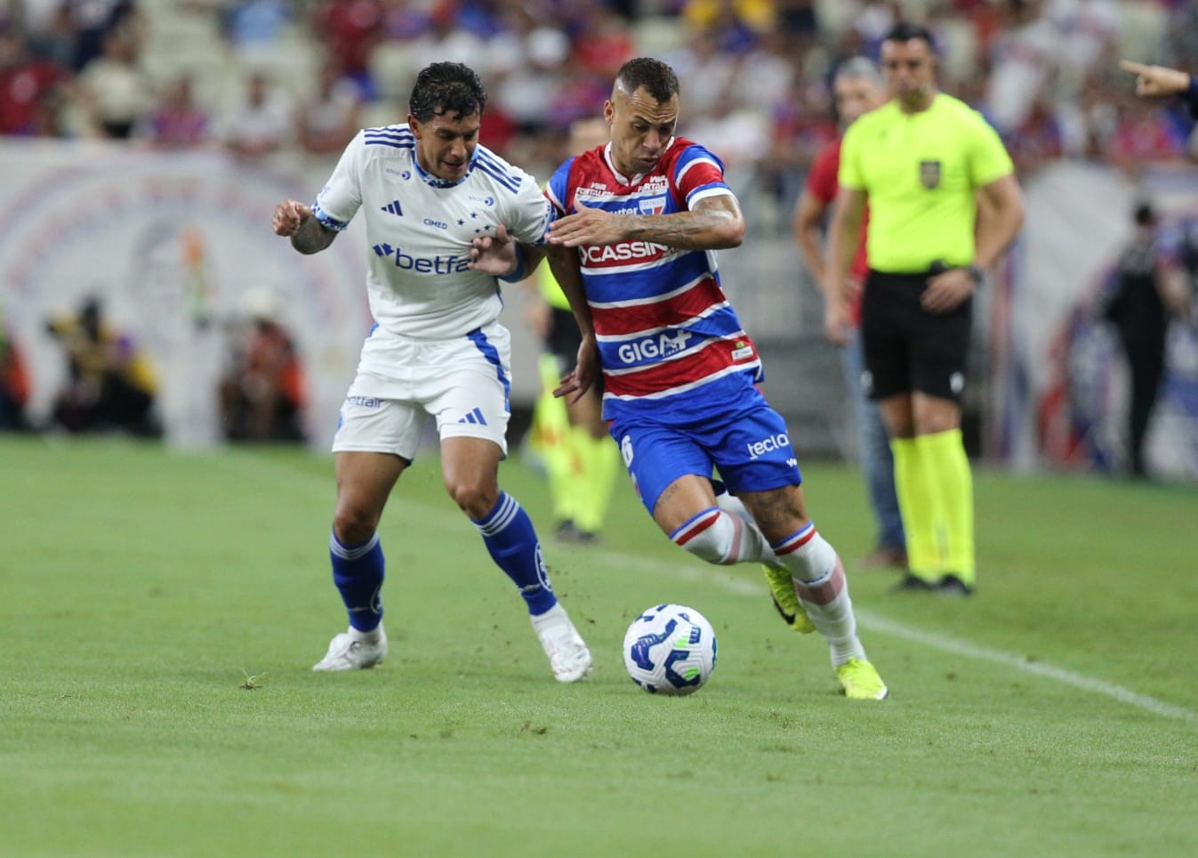 Cruzeiro vence Fortaleza e se aproxima da liderança do Campeonato Brasileiro