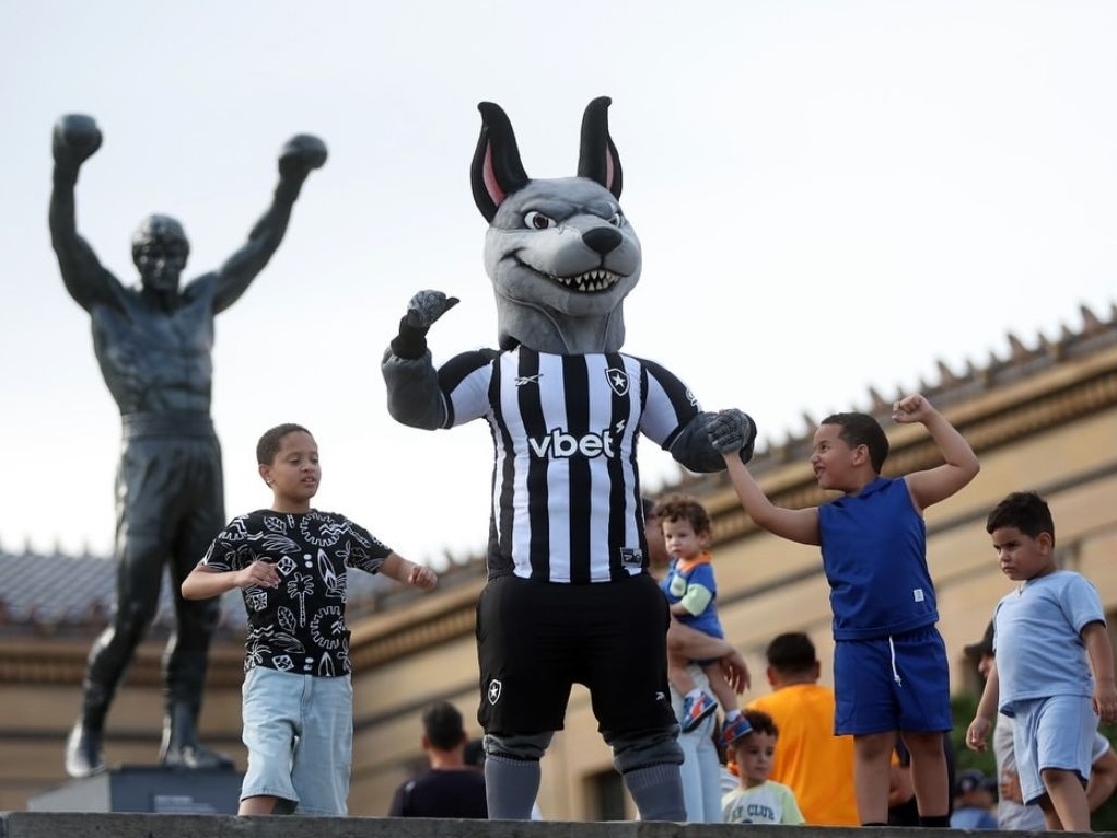 Cidade americana supera Botafogo em superstição e atrai curiosos